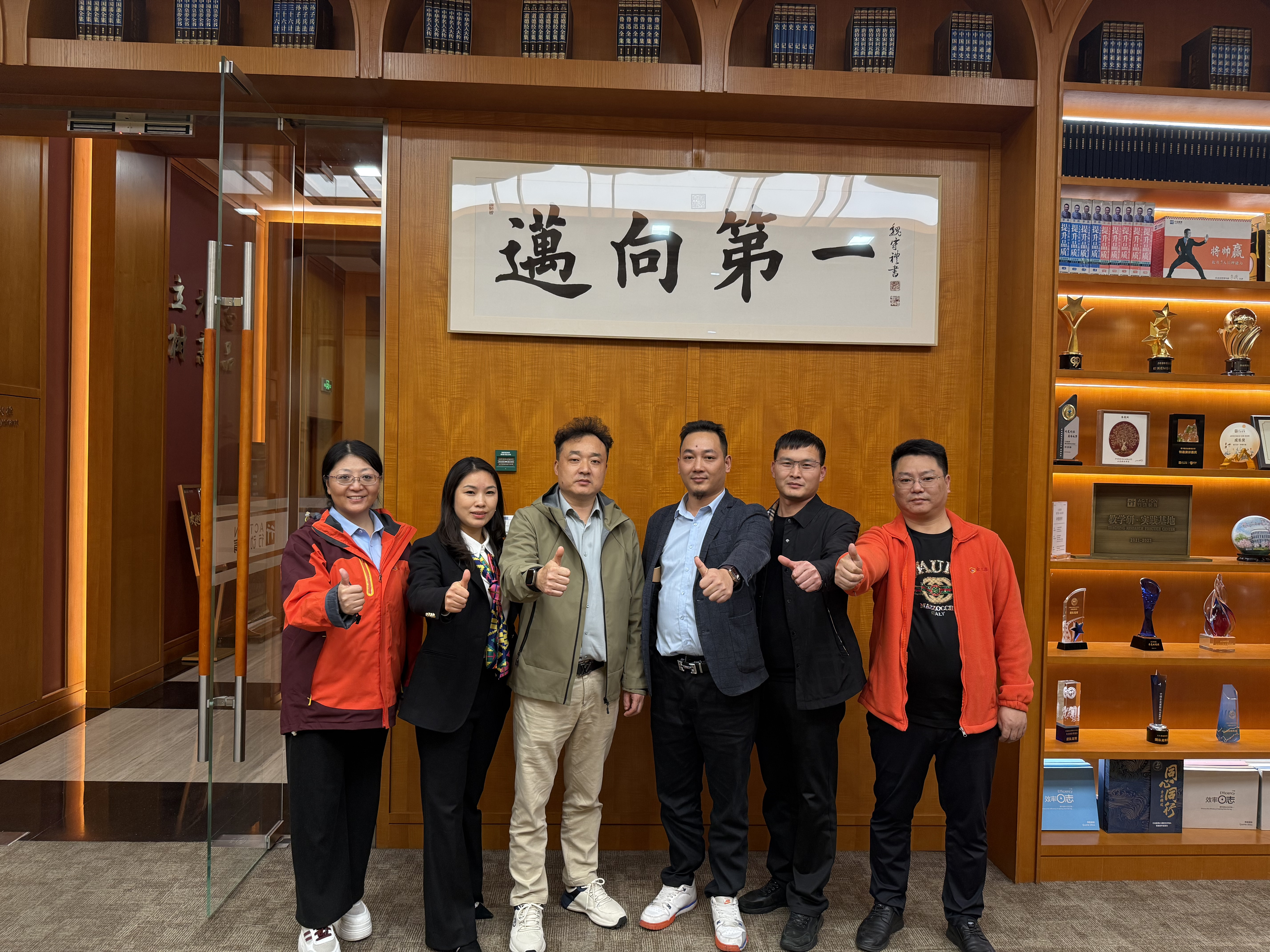 Надворешниот тренинг го поттикнува растот: JINSIXI значително ги подобрува способностите за управување со перформансите