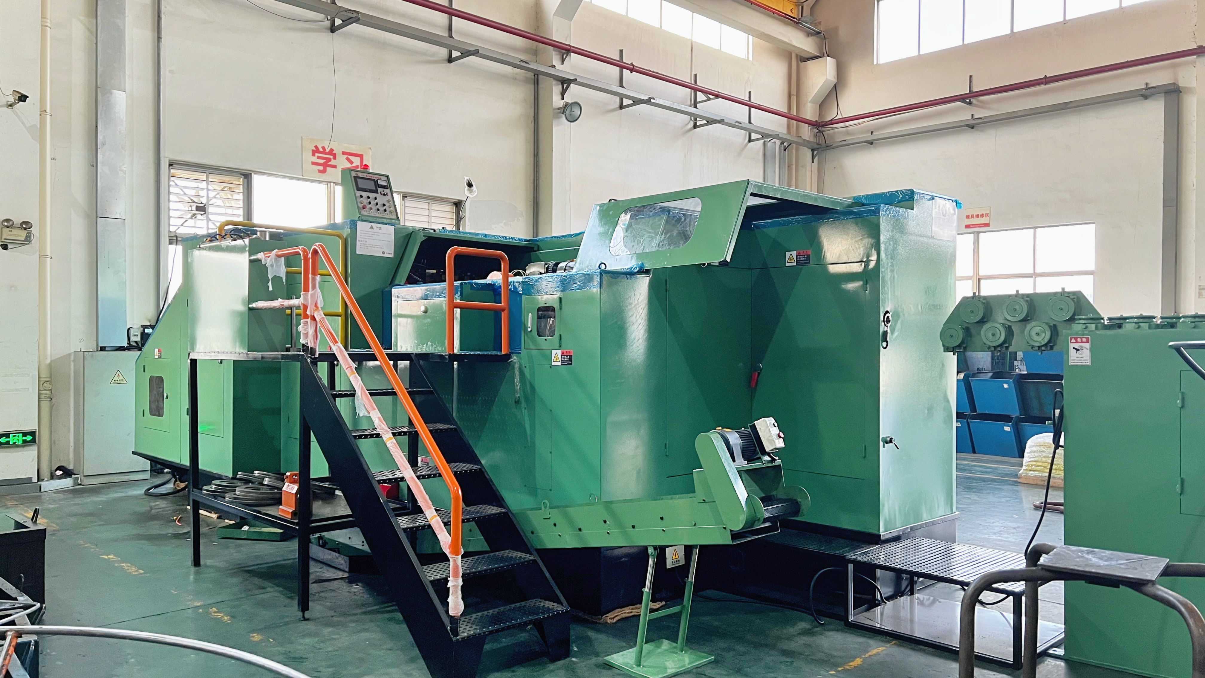 Надградба на нашите алатки, усовршување на нашиот занает: Jinsixi ја воведува машината за ладна глава 24B за производство на сврзувачки елементи со големи димензии